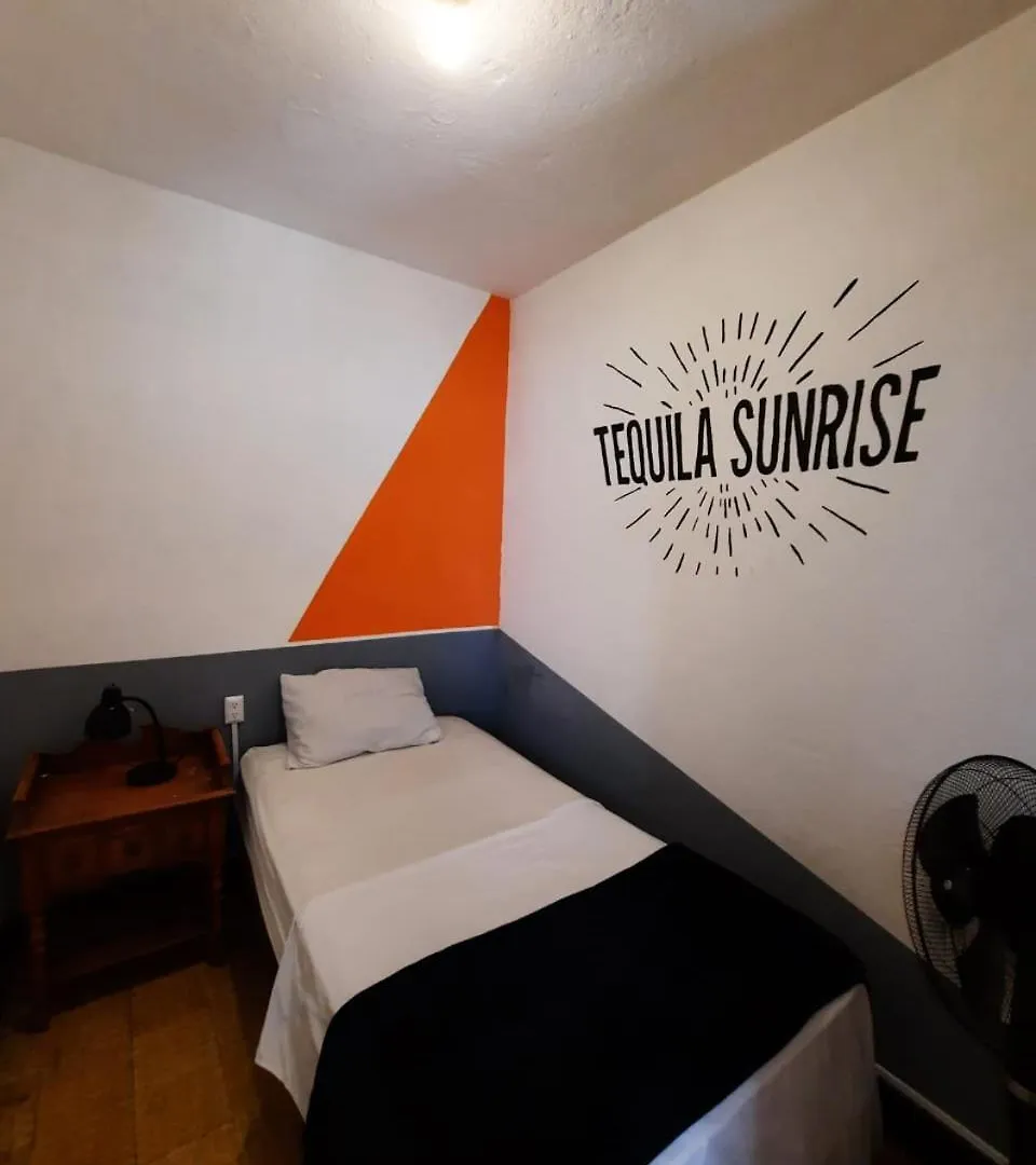 גואטמלה Tequila Sunrise Hostel מלון