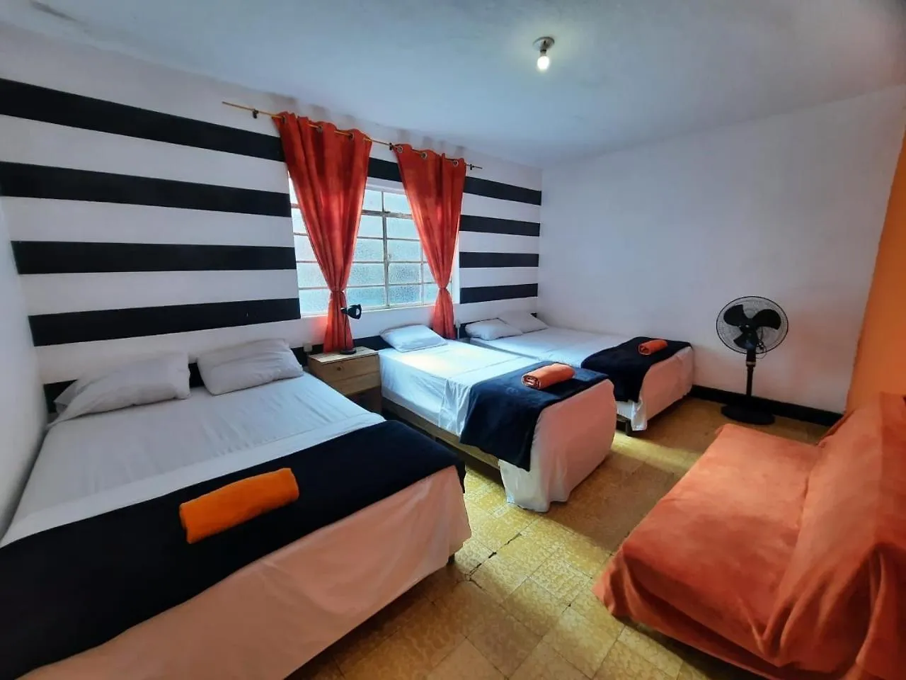 מלון גואטמלה Tequila Sunrise Hostel