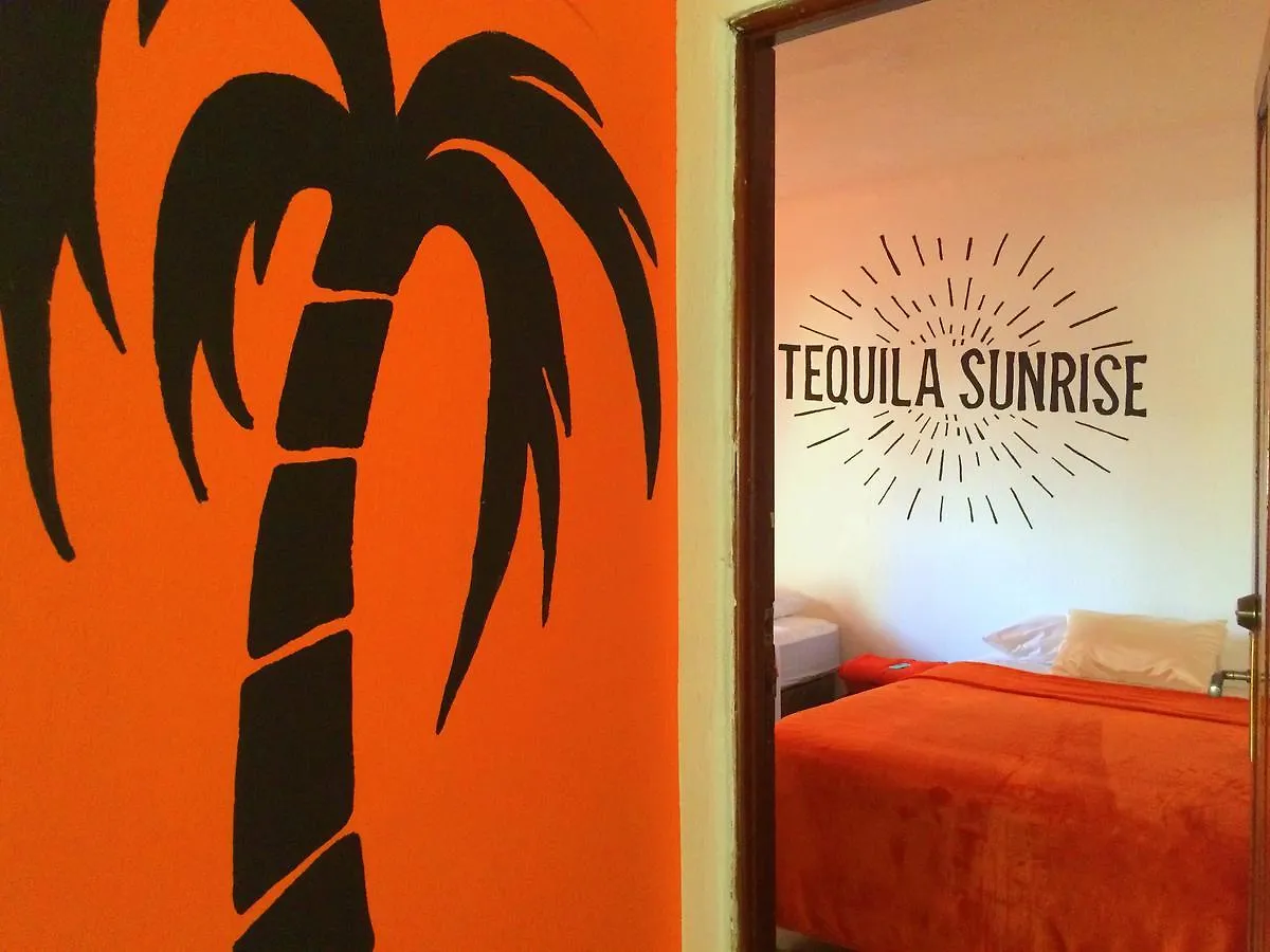 מלון גואטמלה Tequila Sunrise Hostel